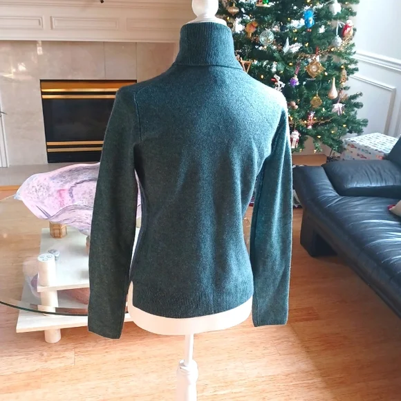 Adrienne Vitadini 100% 2-Ply Cashmere Turtleneck Size Medium - Picture 2 of 4